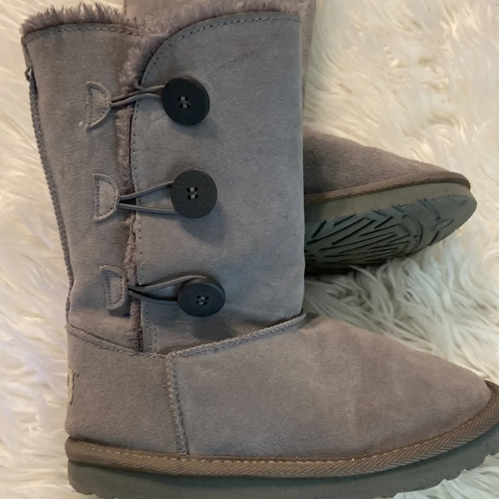 UGG Bailey Boots size W3.5 very good condition see pictures and video